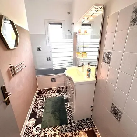 Provencal Style In Mediterranean Seaside Town Holiday home *